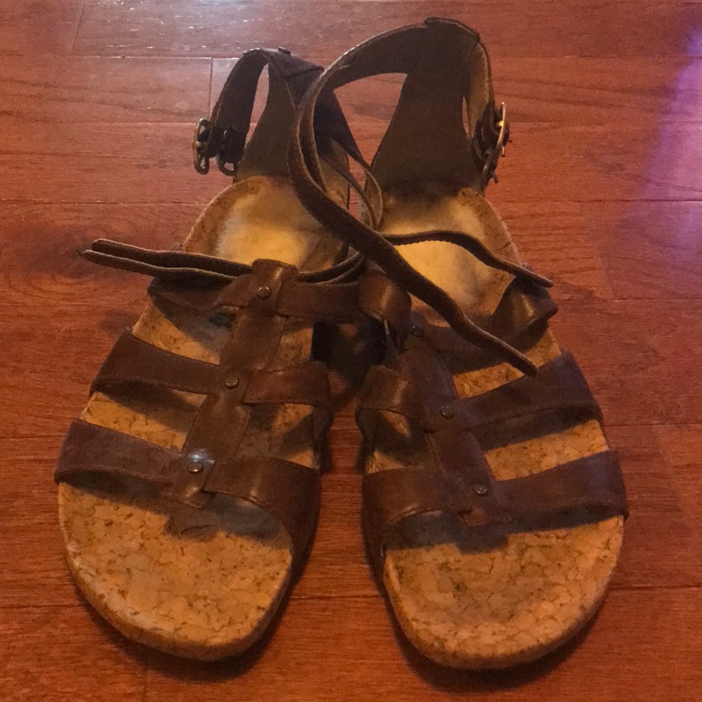 UGG SANDALS